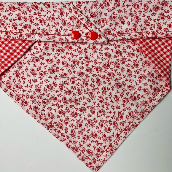 Dog Bandana Red/White Floral & Checkered Print, Reversible, Snap Button Closure - Picture 4 of 8
